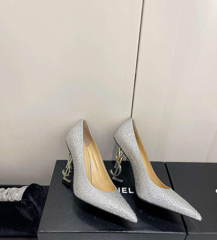 Front view of Saint Laurent luxury piece style No.007