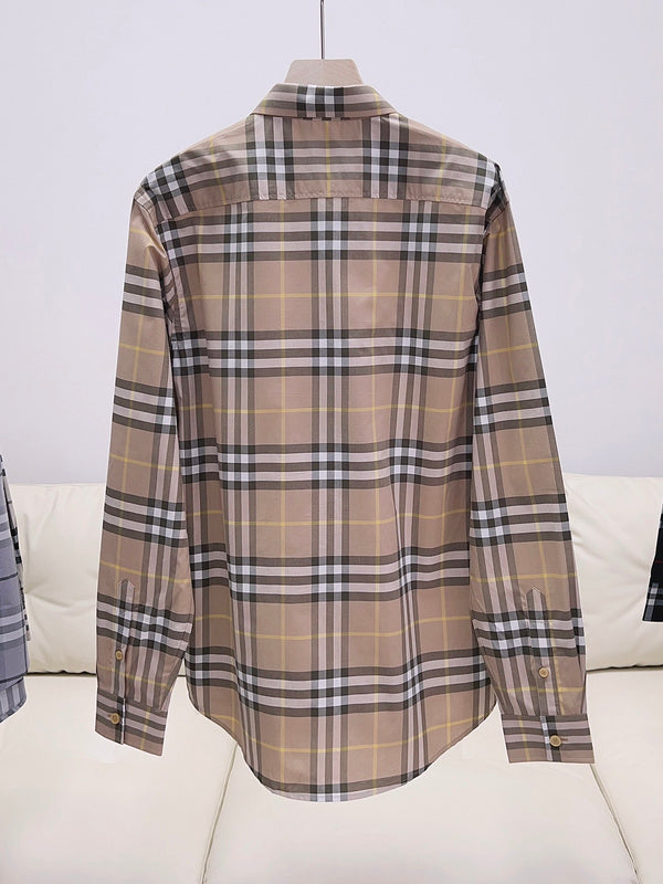 Texture and finish detail of Burberry luxury piece style No.070