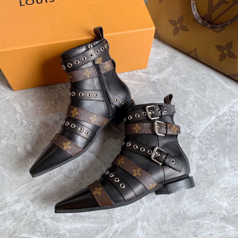 Side profile view of Louis Vuitton luxury piece style No.027