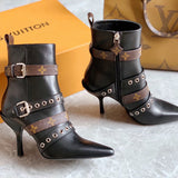 Full silhouette view of Louis Vuitton luxury piece style No.029