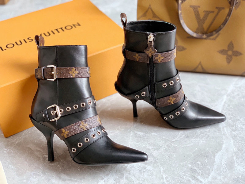 Louis Vuitton shoes front view designer style