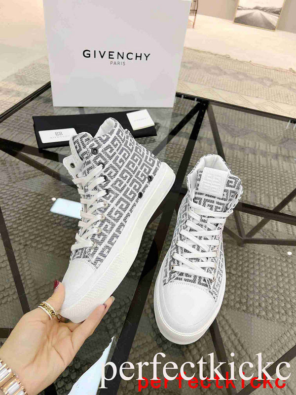 Givenchy shoes Style 121 - sole and craftsmanship detail