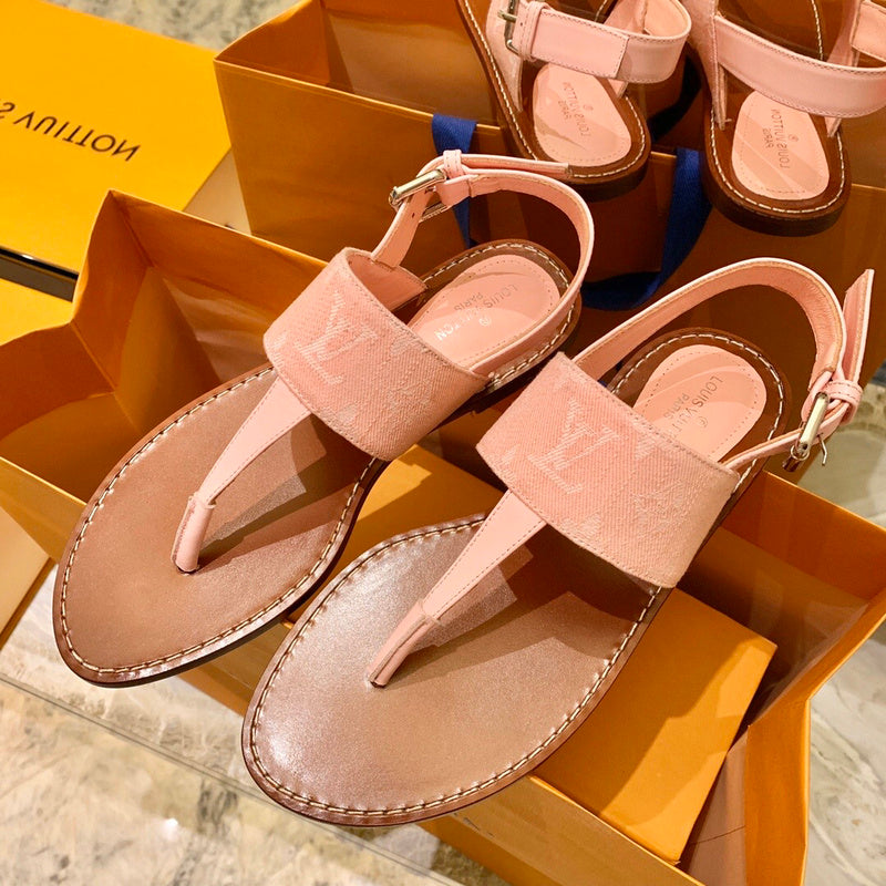 Styling view of Louis Vuitton luxury piece style No.077