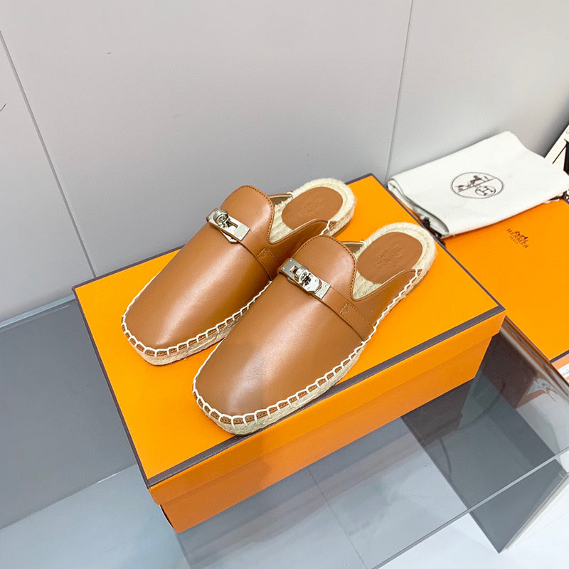 Hermes sandals Style 202 - close-up of bold signature style