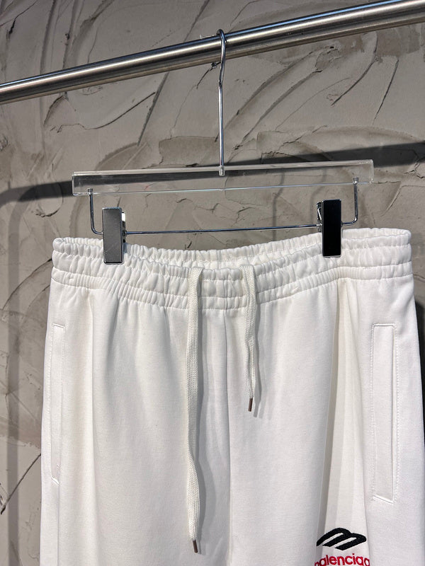 Three-quarter angle view of Balenciaga luxury piece style No.049