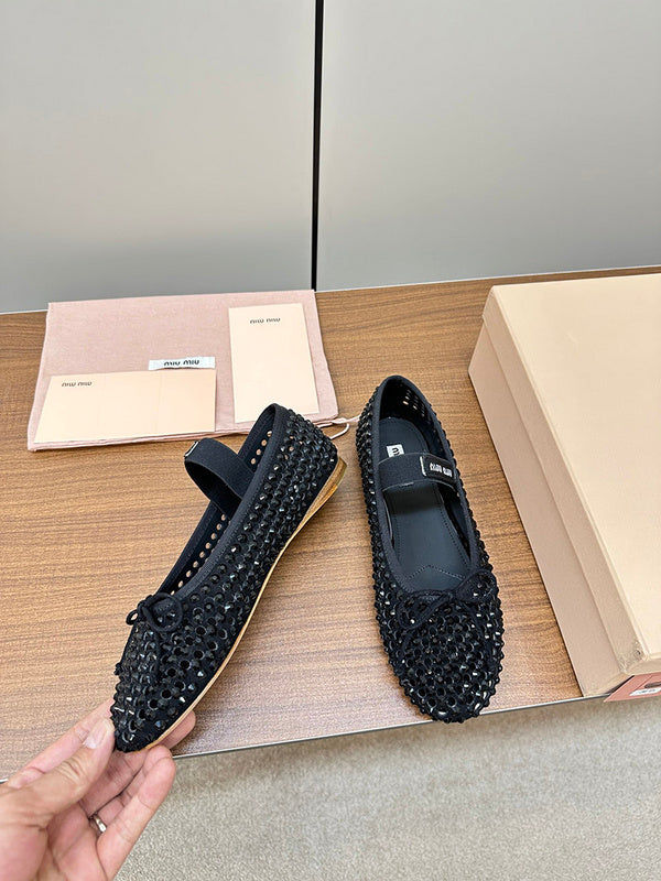 Full silhouette view of Miu Miu luxury piece style No.134