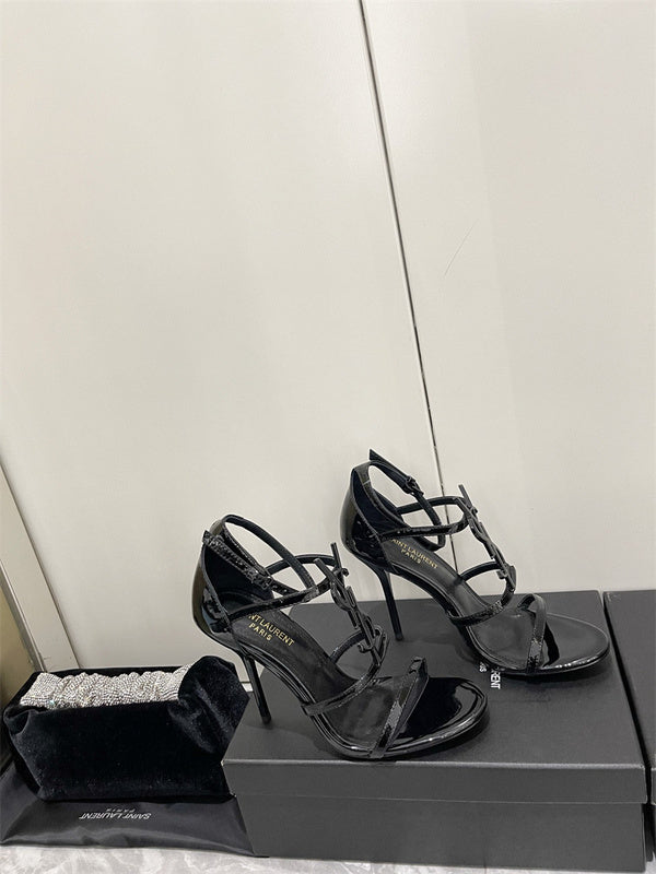 Styling view of Saint Laurent luxury piece style No.089