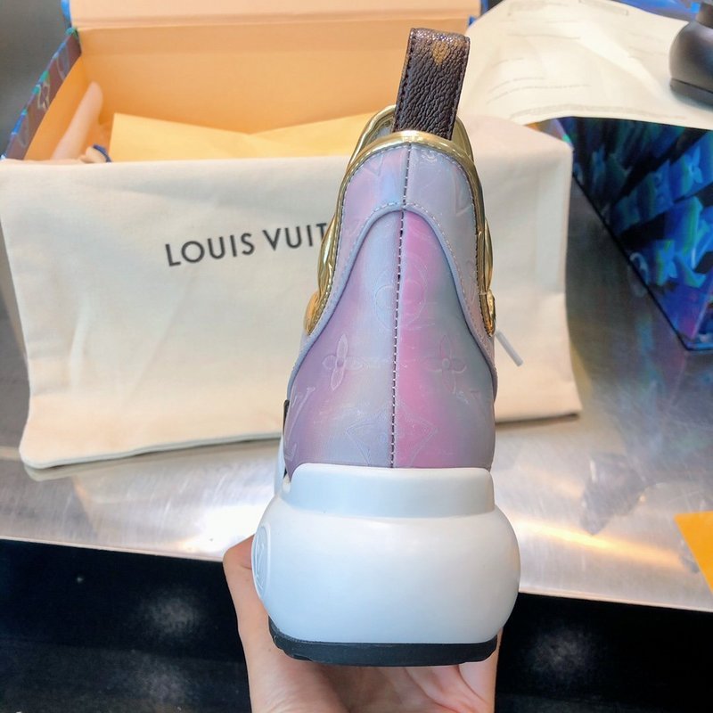 Side profile view of Louis Vuitton luxury piece style No.152