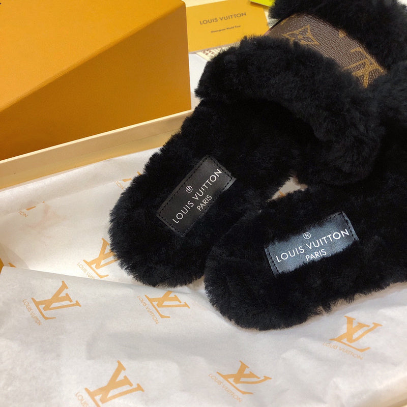 Styling view of Louis Vuitton luxury piece style No.038