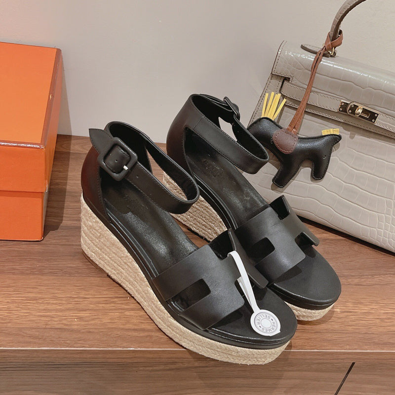 Hermès Black Chelsea Boots - Heel Detail View