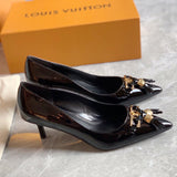 Three-quarter angle view of Louis Vuitton luxury piece style No.054