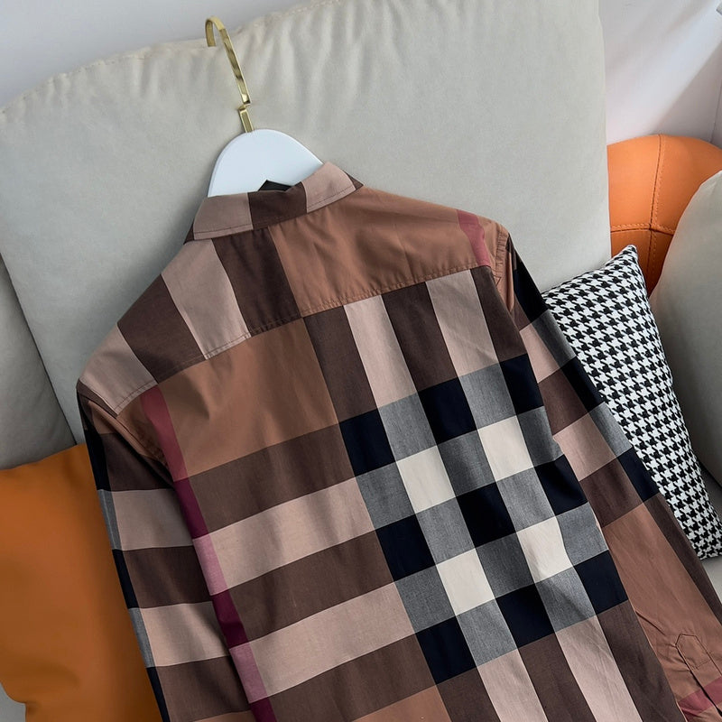 Front view of Burberry luxury piece style No.067
