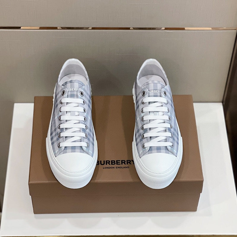 Burberry shoes Style 285 - logo and branding close-up