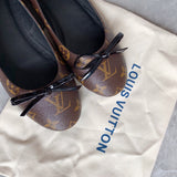 Styling view of Louis Vuitton luxury piece style No.052