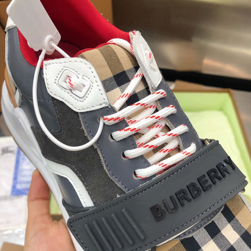 Burberry shoes Style 081 - packaging and accessories