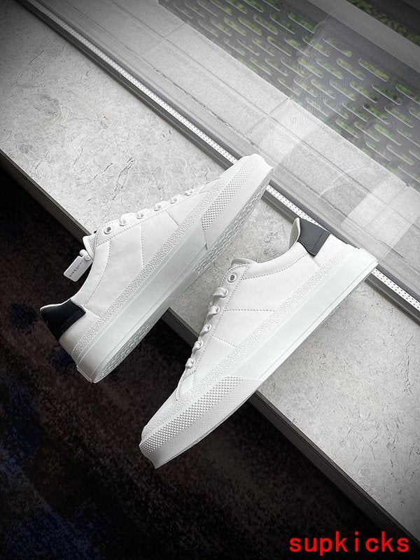Givenchy shoes Style 012 - logo and branding close-up