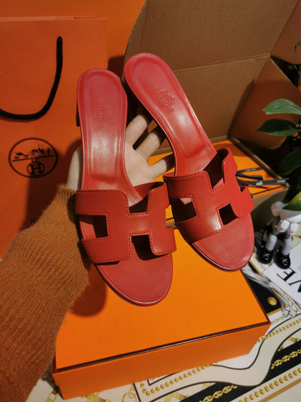 Hermès Grey Ankle Strap Sandals - Heel Detail View