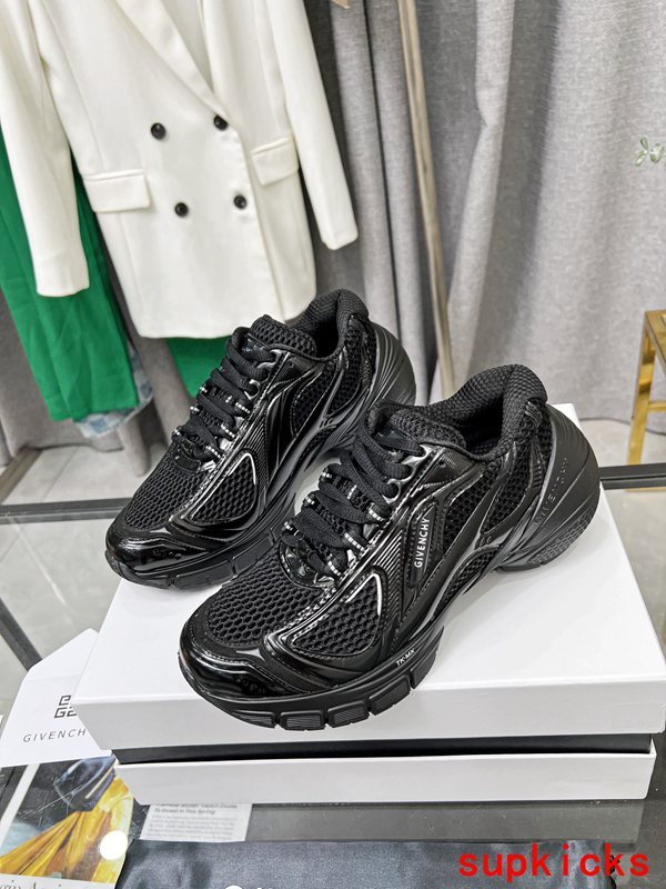 Givenchy shoes Style 022 - sole and craftsmanship detail