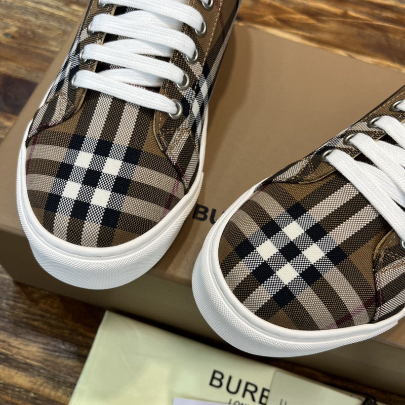 Burberry Burgundy Pointed-Toe Flats - Sole Detail View