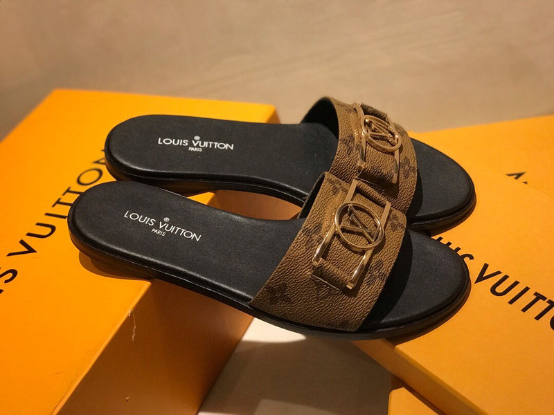 Front view of Louis Vuitton luxury piece style No.079