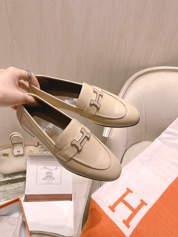 Hermès Grey Bow-Detail Flats - Full Silhouette View