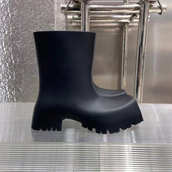 Balenciaga shoes Style 089 - close-up of refined designer finish