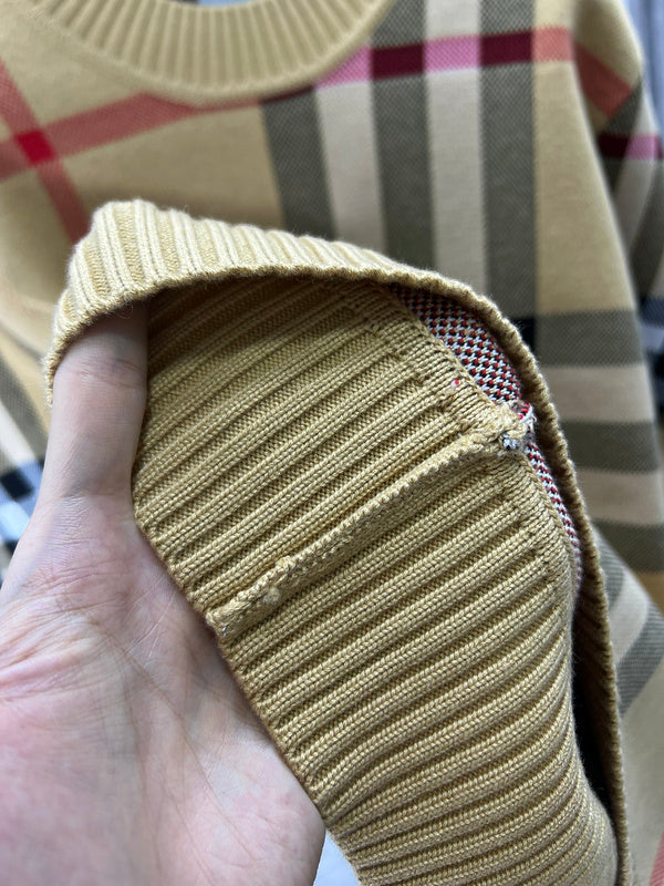 Styling view of Burberry luxury piece style No.330