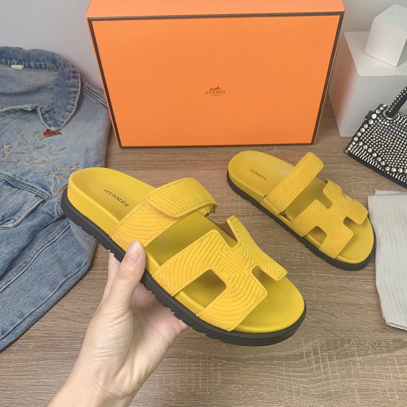 Hermès White Chelsea Boots - Close-Up Texture View