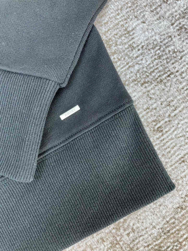 Styling view of Amiri luxury piece style No.068