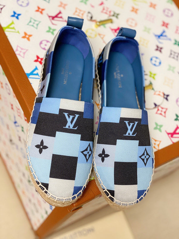 Front view of Louis Vuitton luxury piece style No.110