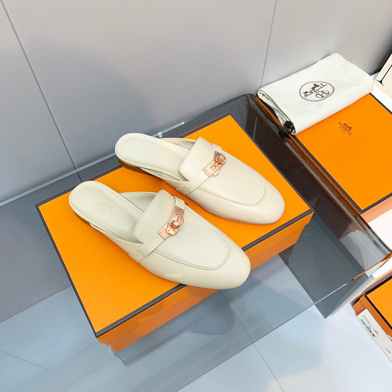 Hermes sandals Style 180 - sole and craftsmanship detail