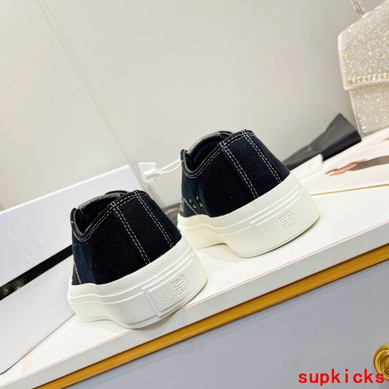 Givenchy Black Low-Top Sneakers - Toe Detail View