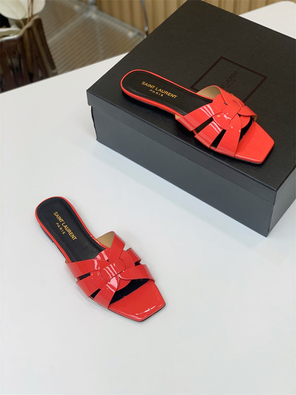 Three-quarter angle view of Saint Laurent luxury piece style No.085