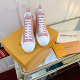 Front view of Louis Vuitton luxury piece style No.097