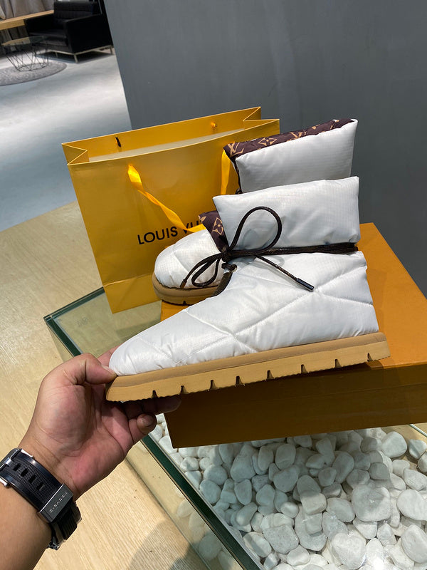 Louis Vuitton White Low-Top Sneakers - Sole Detail View