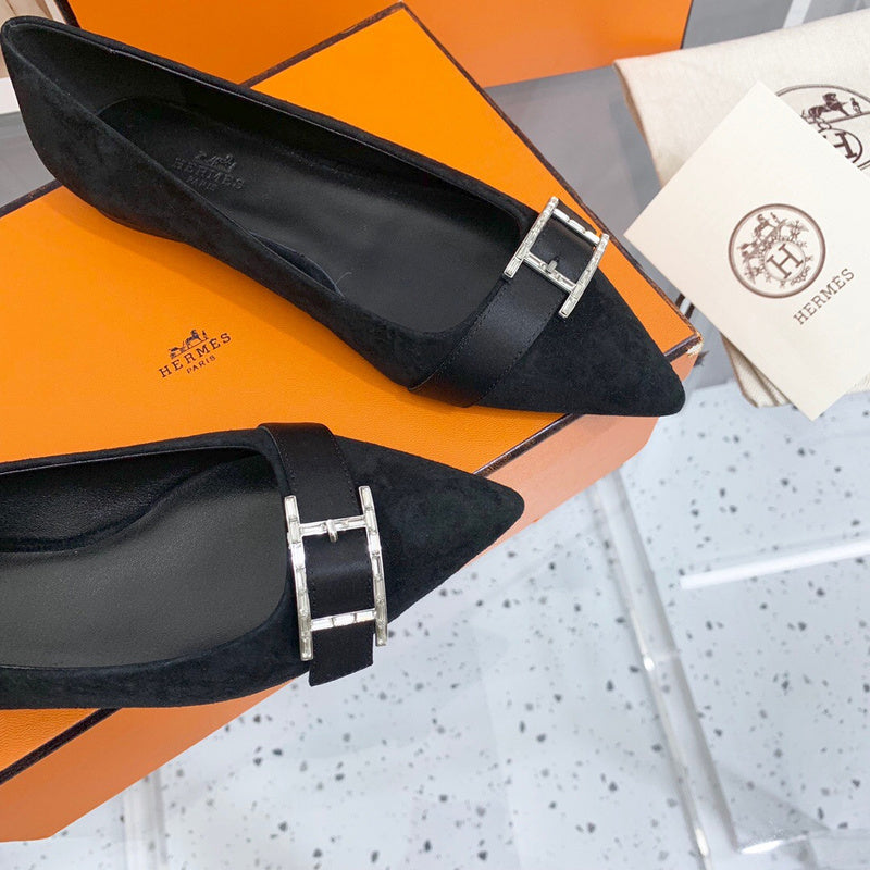 Hermès White Classic Ballet Flats - Detail Shot of Craftsmanship
