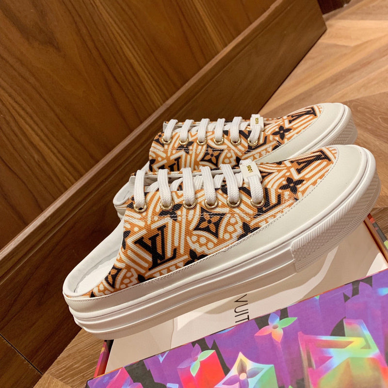 Three-quarter angle view of Louis Vuitton luxury piece style No.070