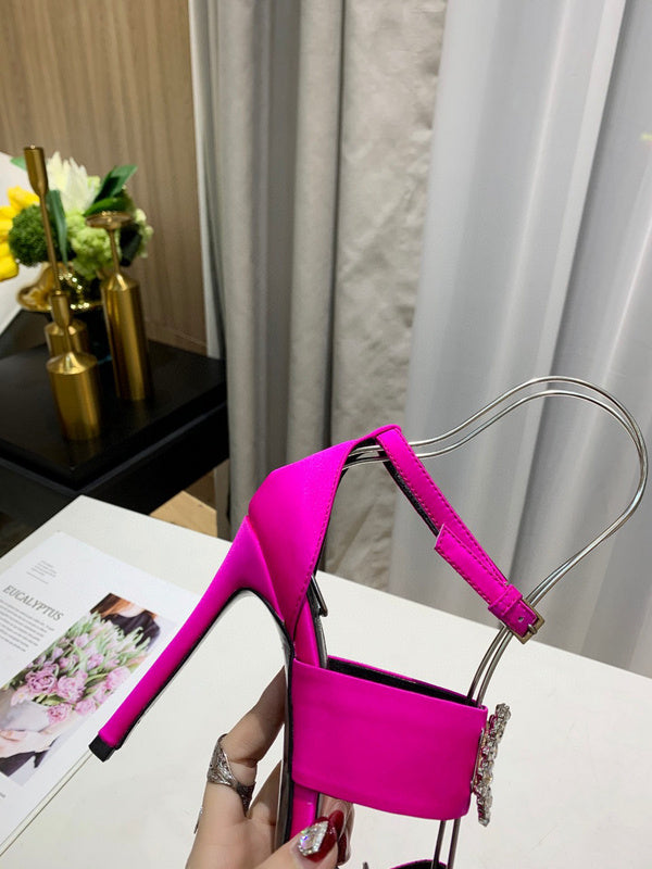 Styling view of Louis Vuitton luxury piece style No.018