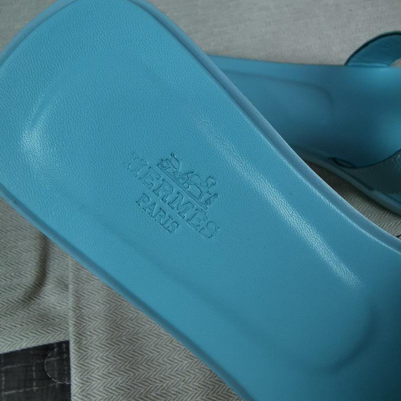 Hermès Burgundy Espadrille Wedge Sandals - Toe Detail View