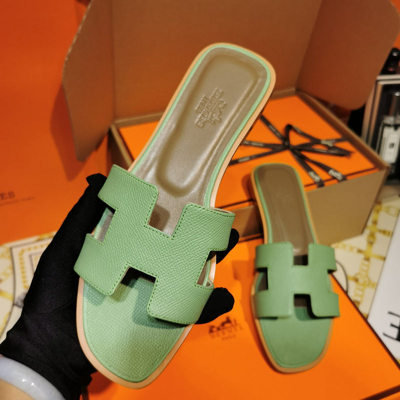 Hermès Black Gladiator Sandals - Side Profile View