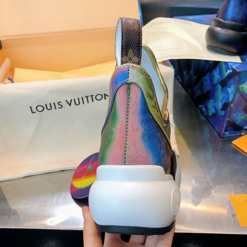 Full silhouette view of Louis Vuitton luxury piece style No.153