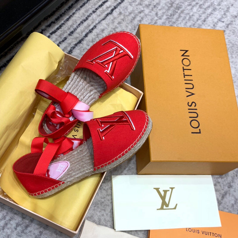 Three-quarter angle view of Louis Vuitton luxury piece style No.094