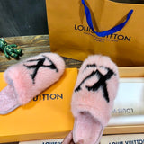 Front view of Louis Vuitton luxury piece style No.128