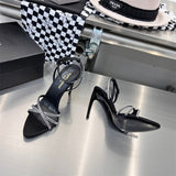 Styling view of Saint Laurent luxury piece style No.090