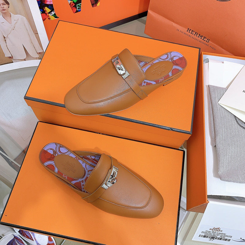 Hermès Grey Low-Top Sneakers - Toe Detail View