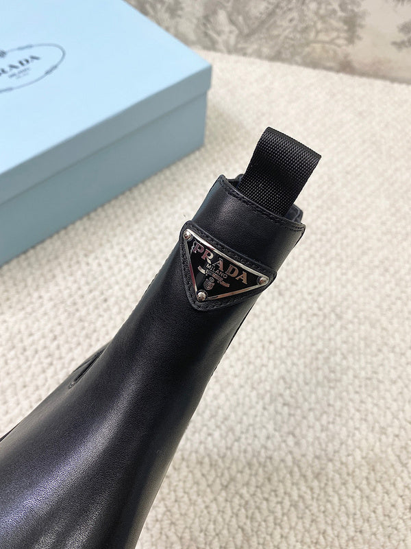 Three-quarter angle view of Prada luxury piece style No.131