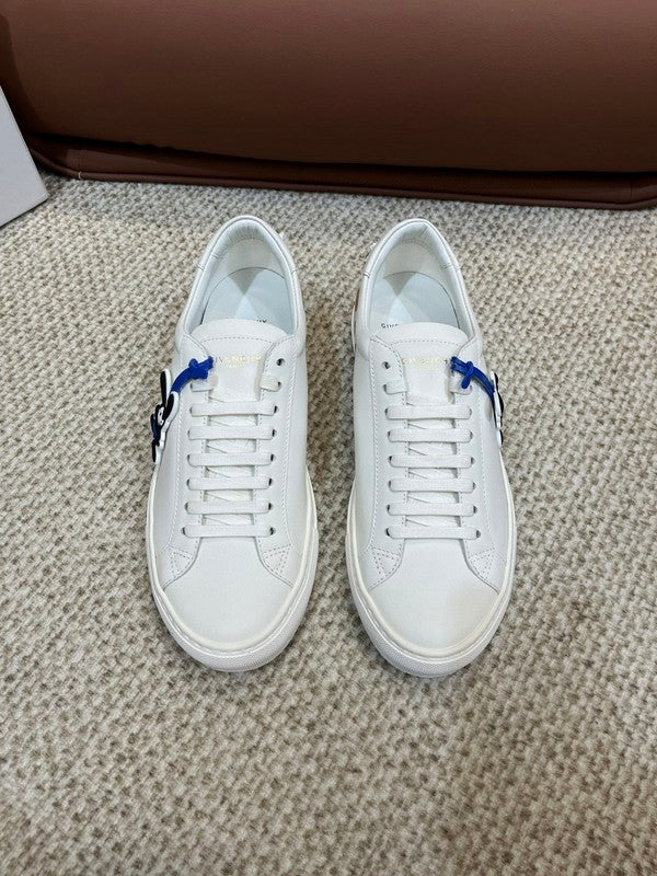 Givenchy shoes Style 090 - logo and branding close-up