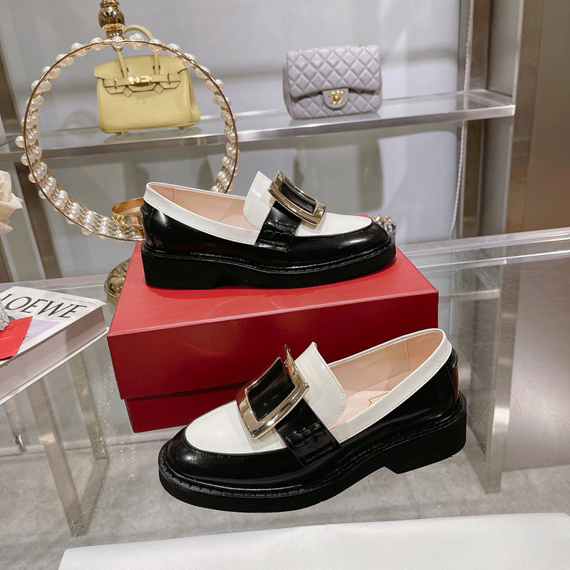 Texture and finish detail of Roger Vivier luxury piece style No.076