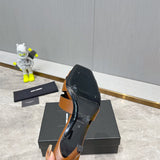 Three-quarter angle view of Saint Laurent luxury piece style No.070