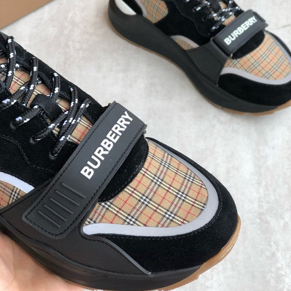 Burberry shoes Style 340 - sole and craftsmanship detail